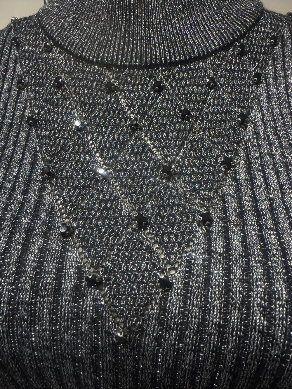 Carmen Marc Valvo Charcoal Metallic Sleeveless Mock Neck Top - Picture 3 of 7